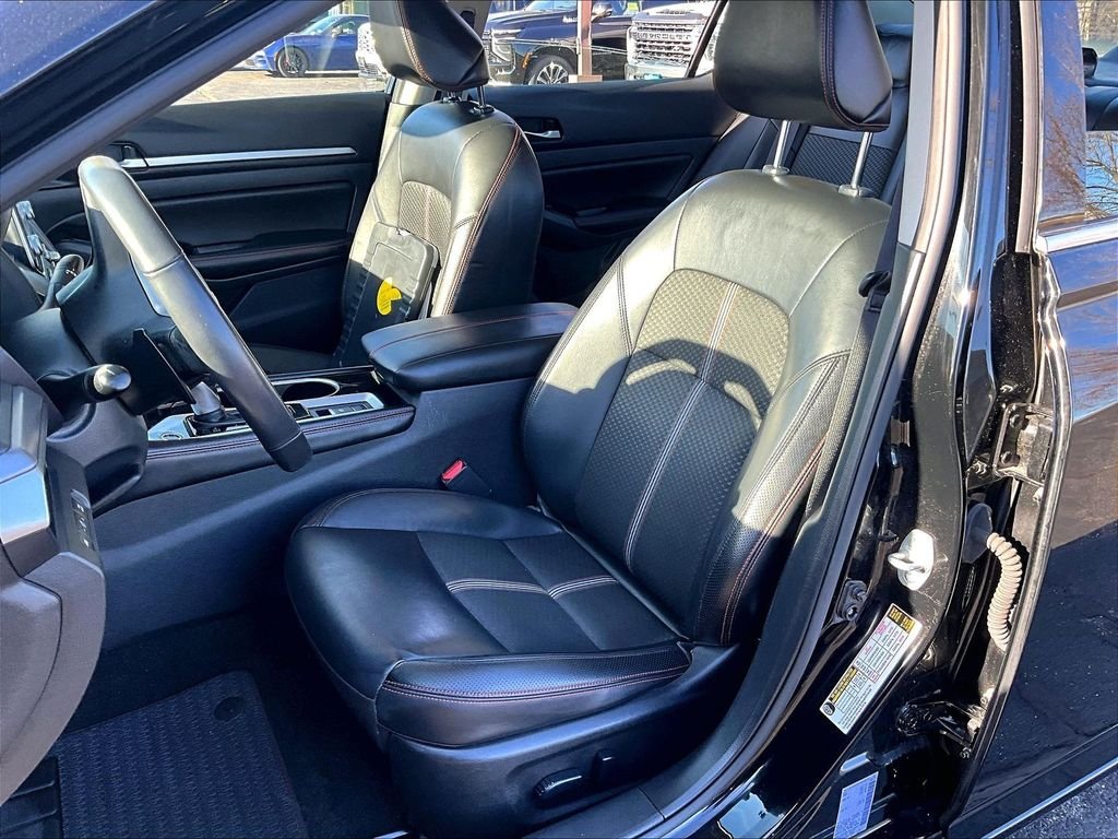 Used 2024 Black Nissan 2.5 SR image 10