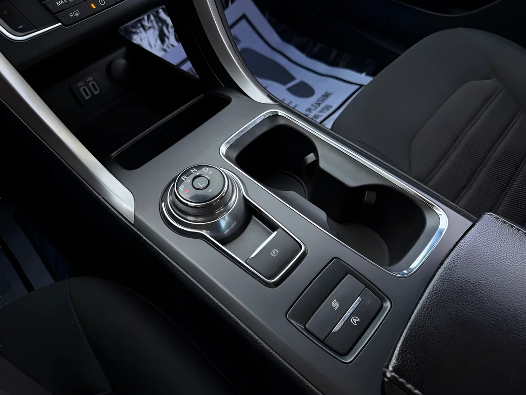 Used 2020 Black Ford SE image 19