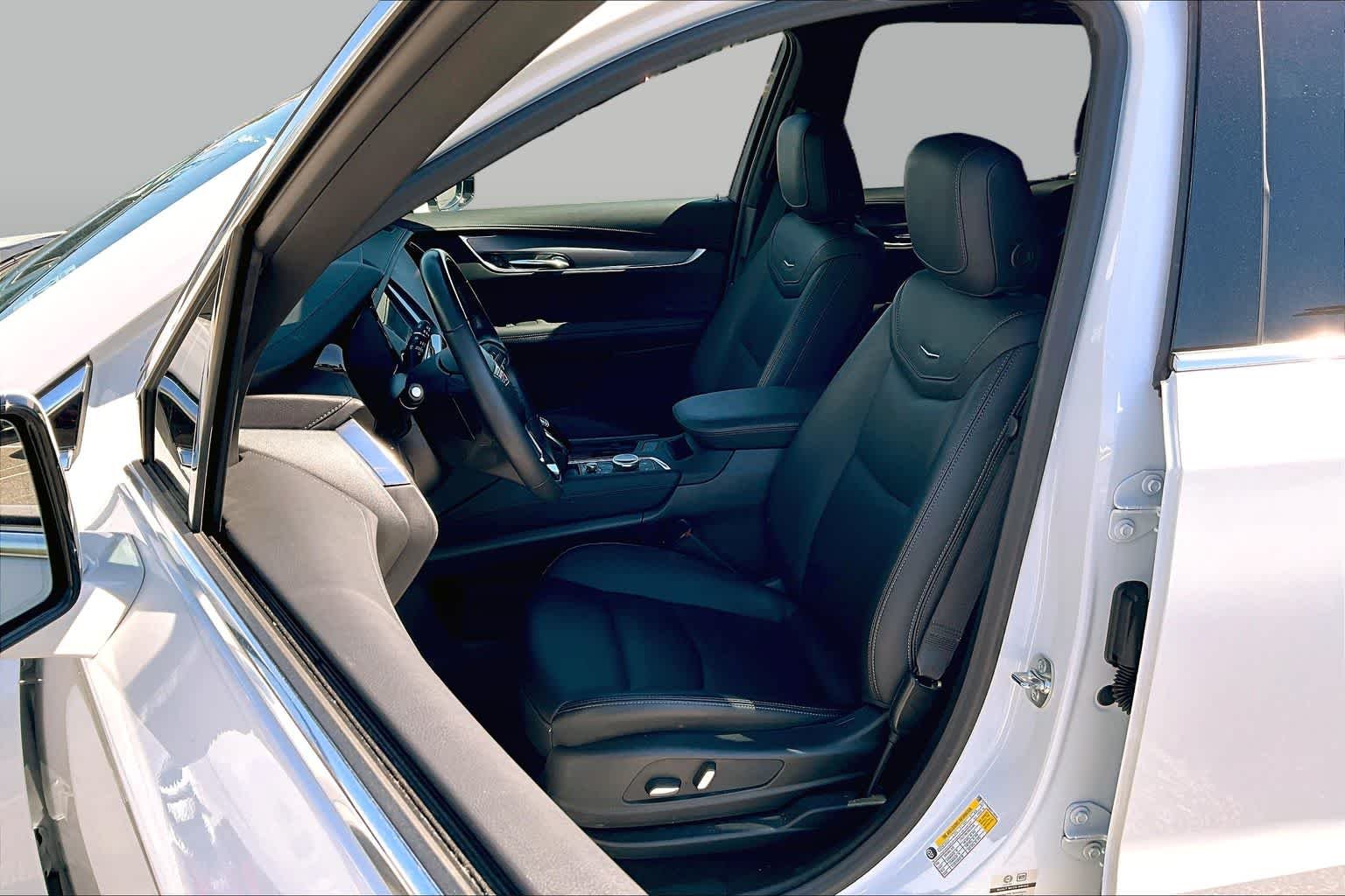 Pre-Owned 2024 Cadillac XT6 FWD Luxury