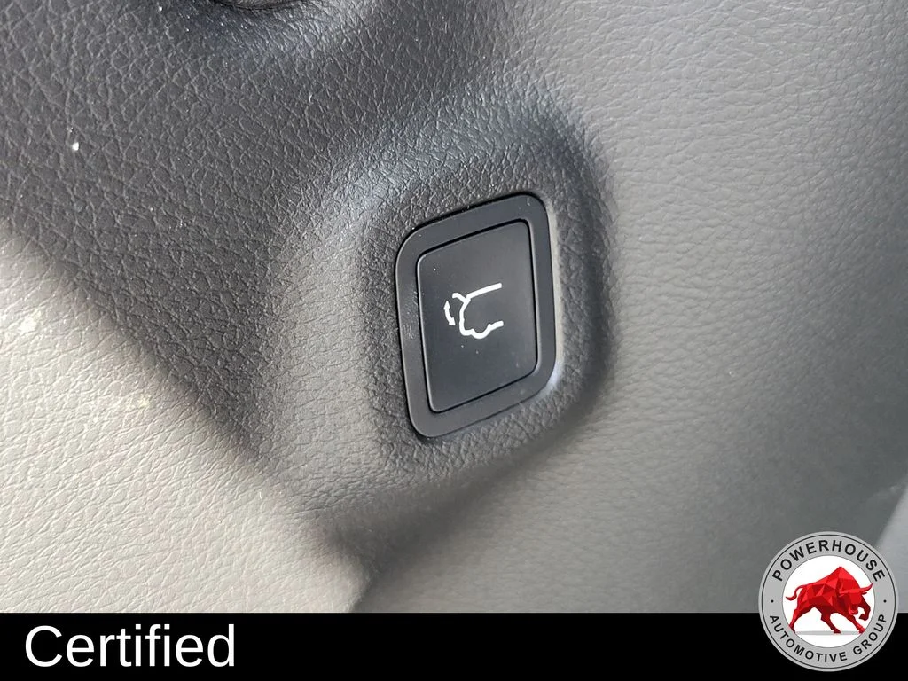 Used 2022 Silver Jeep Latitude image 15