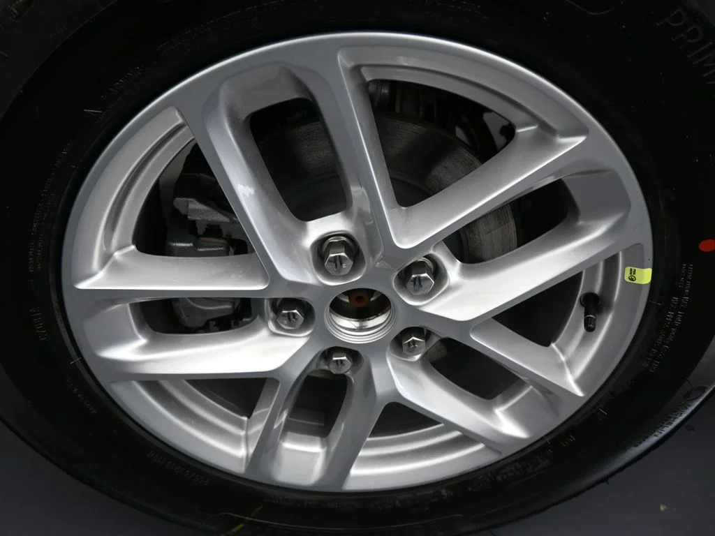 New 2026 Baltic Gray Metallic Clearcoat Jeep Laredo X image 39