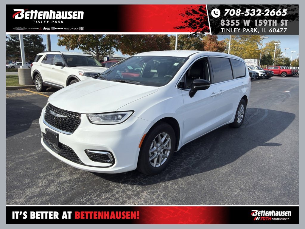 Used 2026 Bright White Clearcoat Chrysler Select image 1