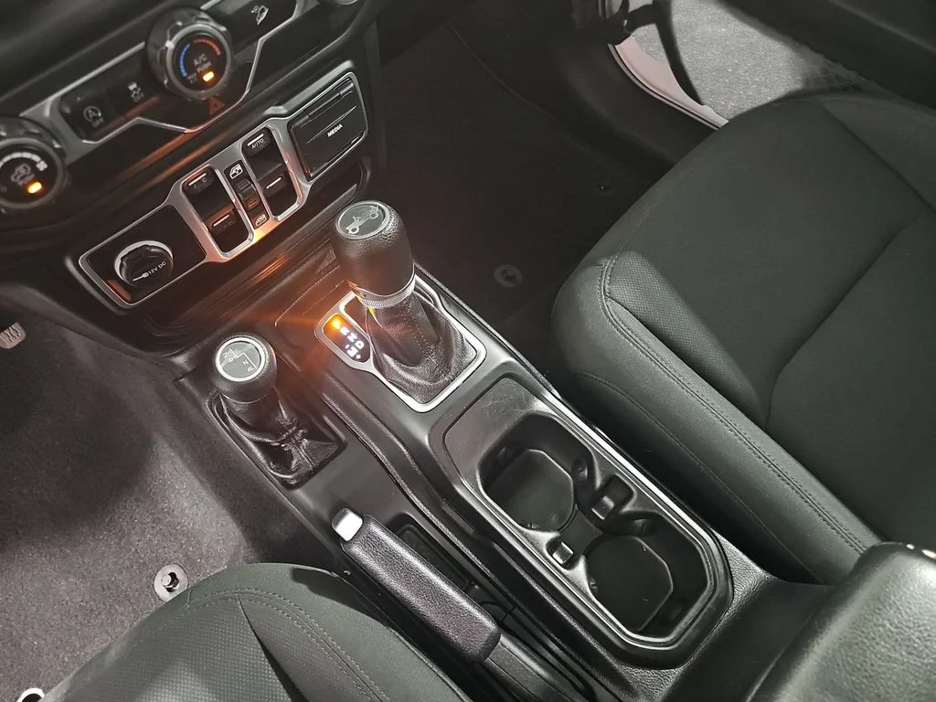 Used 2018 White Jeep Unlimited Sport S image 27