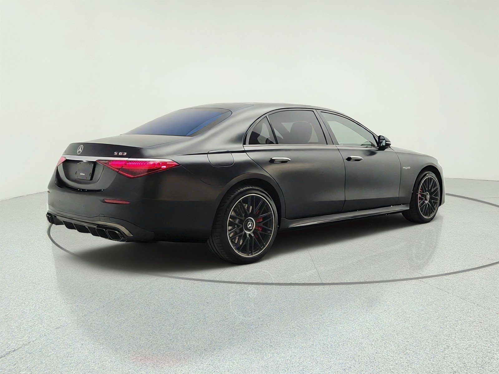 Used 2025 MANUFAKTUR Signature Night Black Magno Mercedes-Benz AMG® S 63 E 4MATIC Sedan image 5