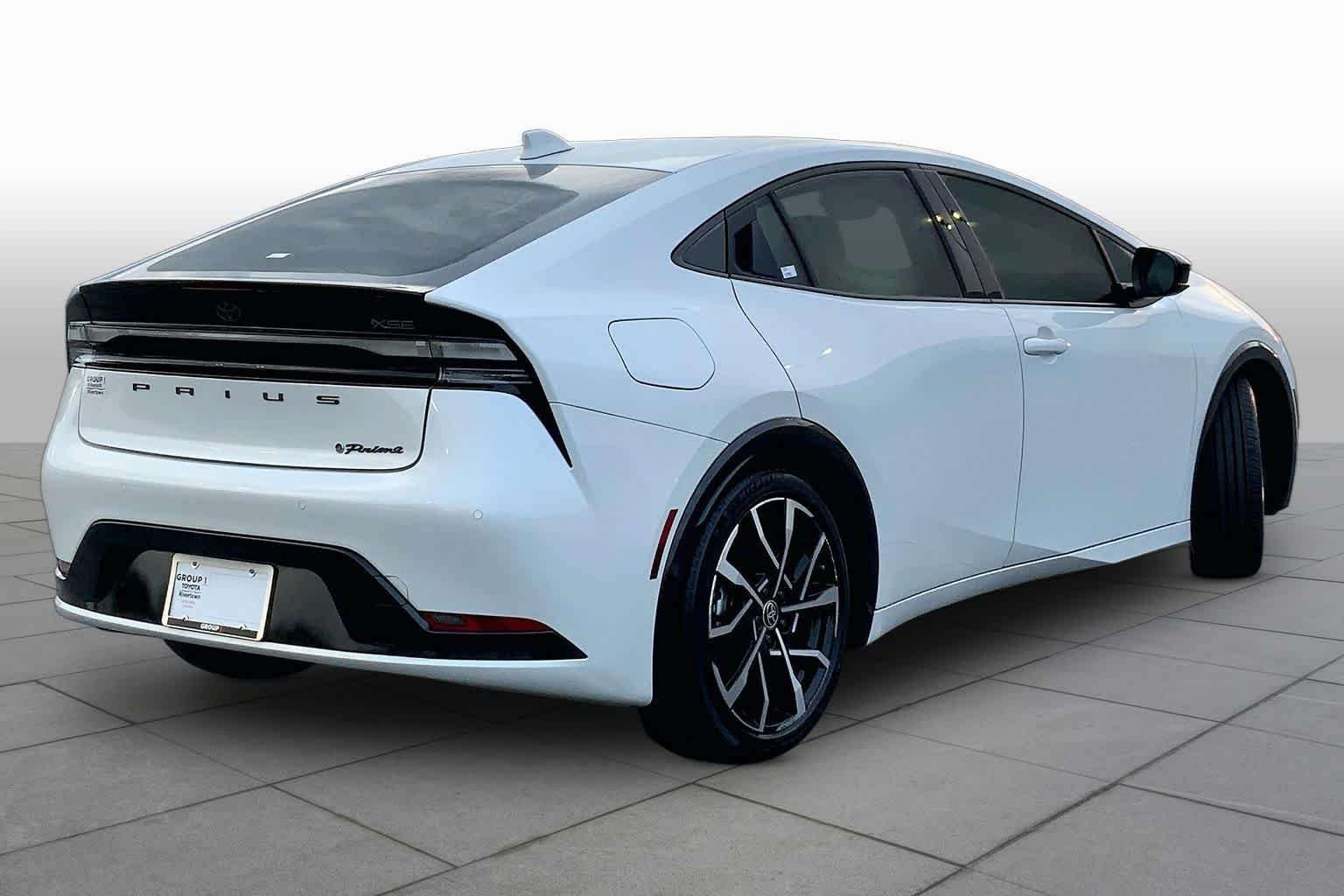 Used 2024 Wind Chill Pearl Toyota XSE image 12