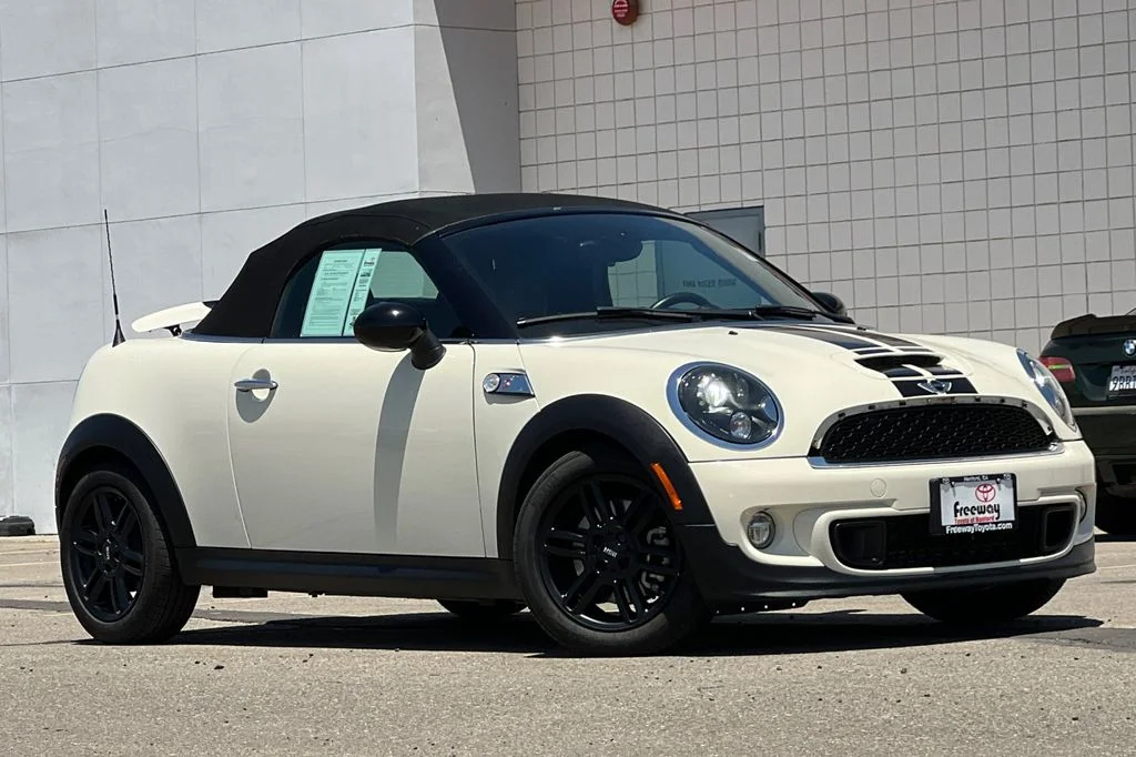 Used 2015 White MINI Base image 12