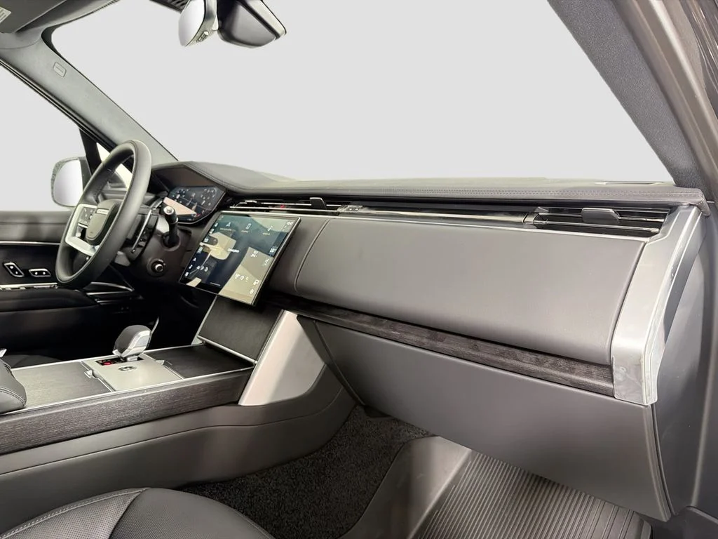 New 2026 Carpathian Grey Land Rover SE image 31