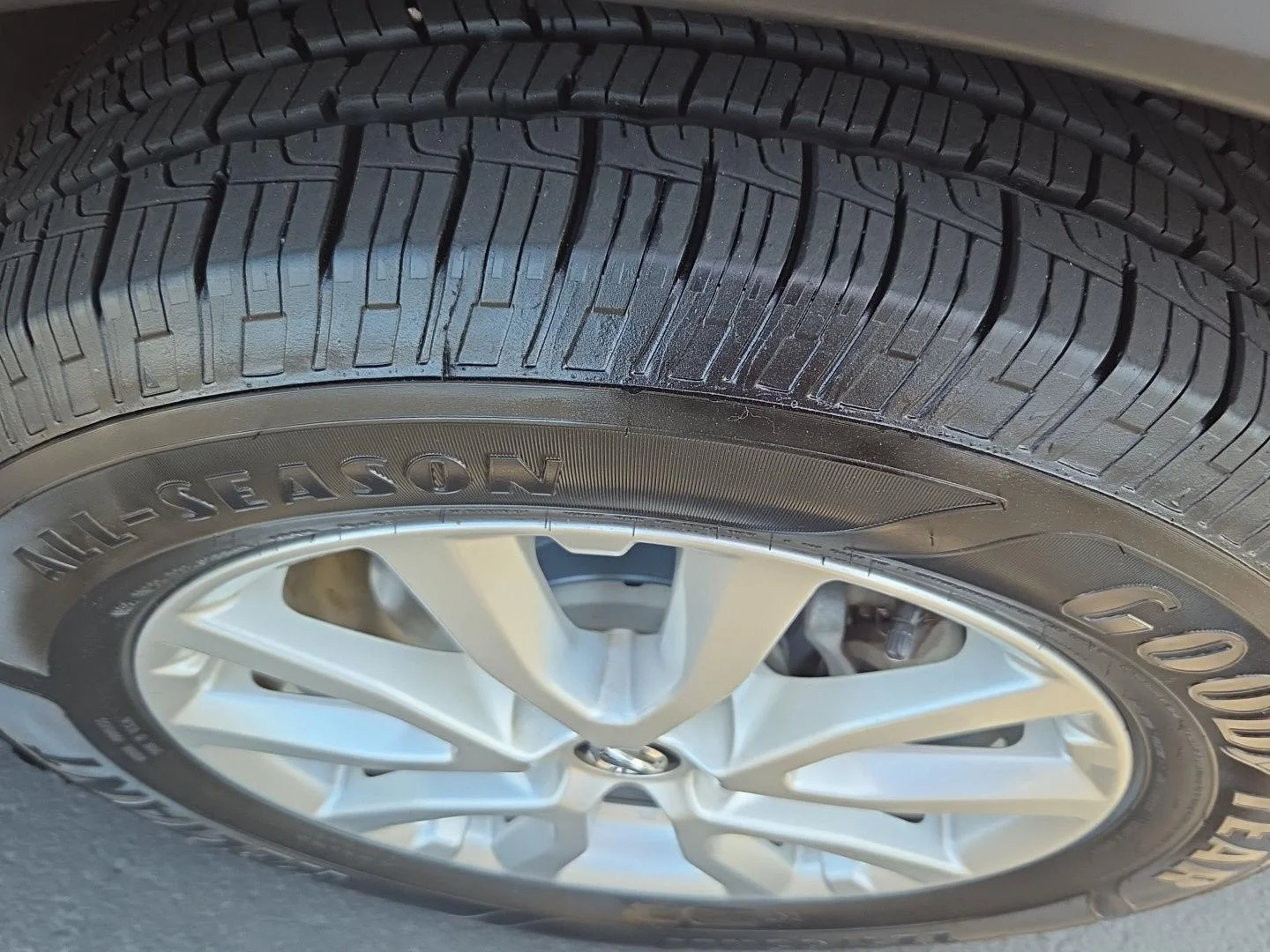 Used 2020 Red Nissan SV Intelligent AWD image 3