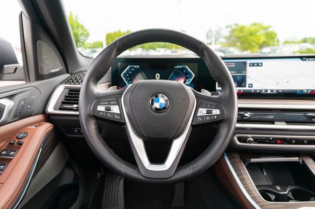 Certified Used 2024 Mineral White Metallic BMW xDrive40i image 17