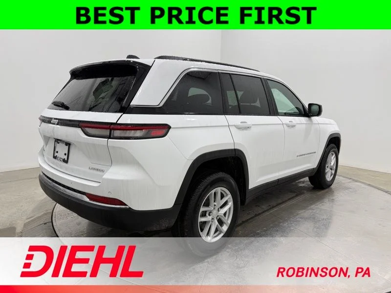 New 2026 Bright White Clear-Coat Exterior Paint Jeep Laredo image 7