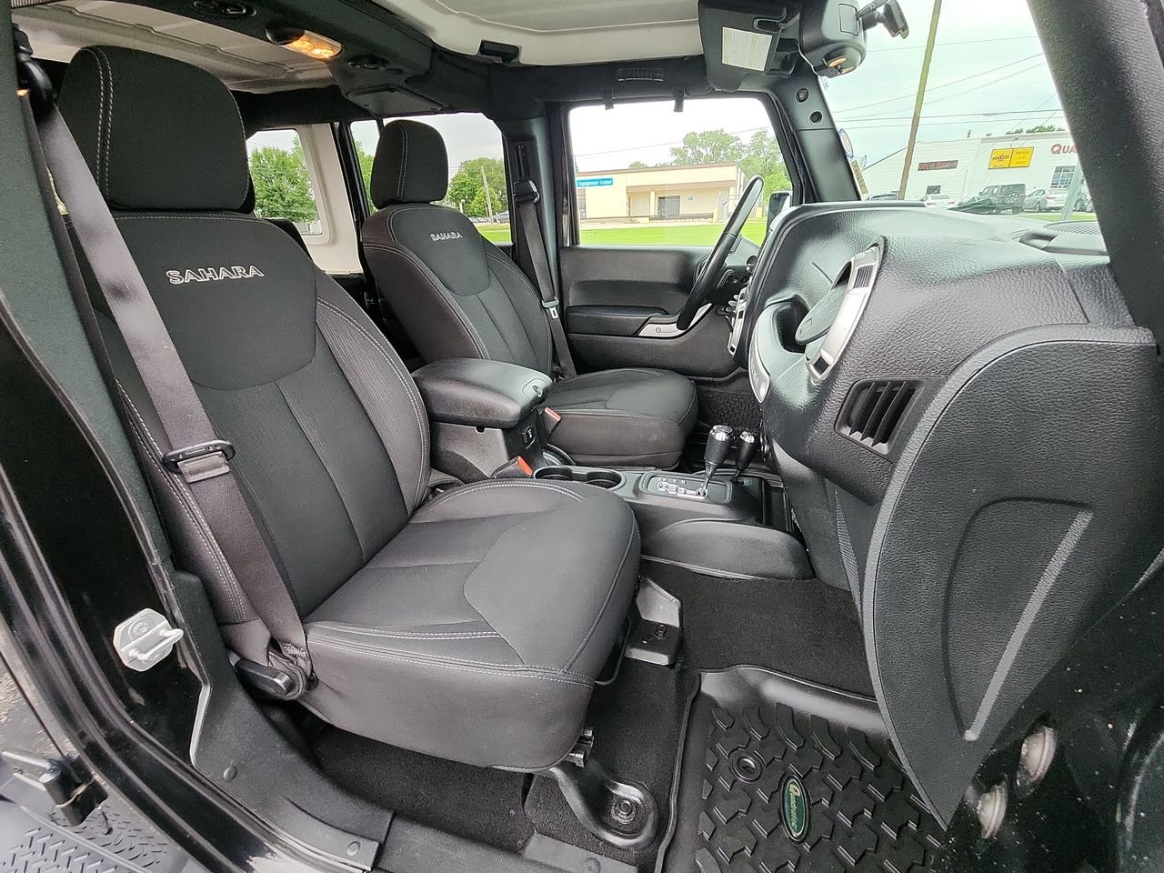 Used 2018 Black Clearcoat Jeep Sahara image 22