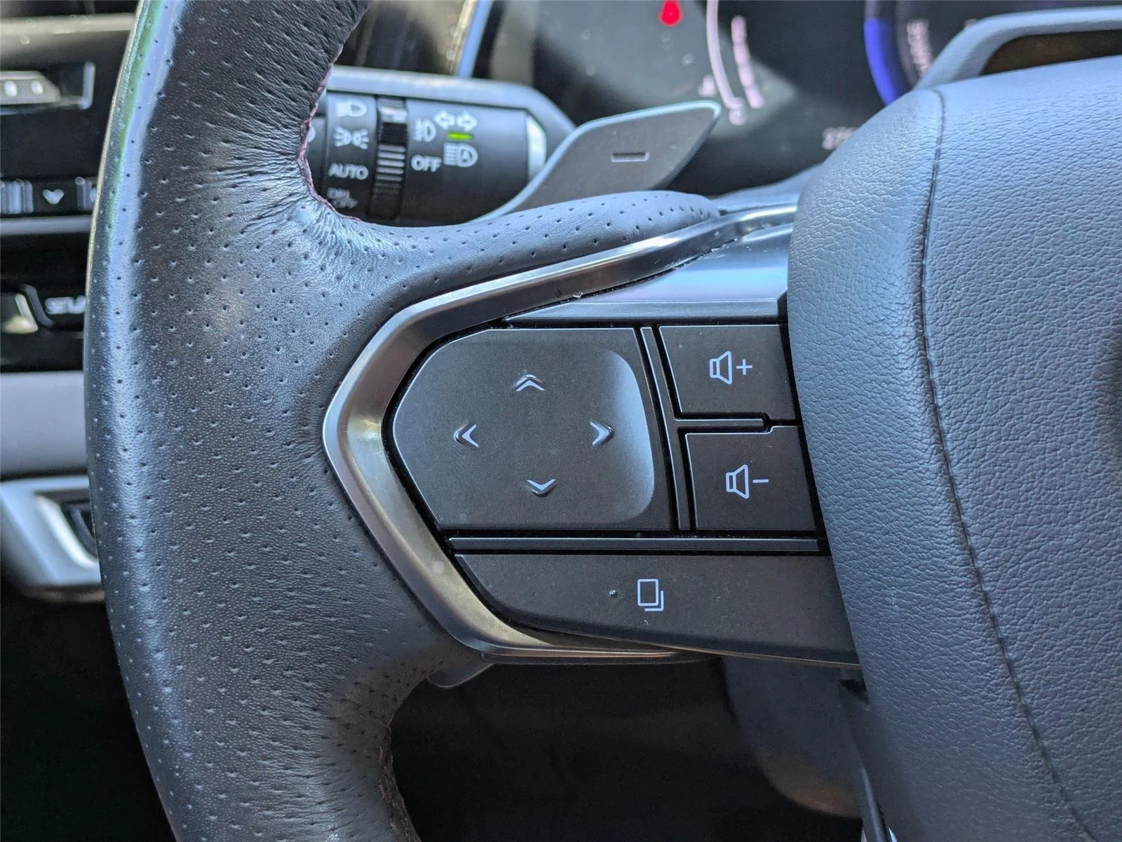 Used 2023 Ultra White Lexus RX 500h F SPORT Performance image 17
