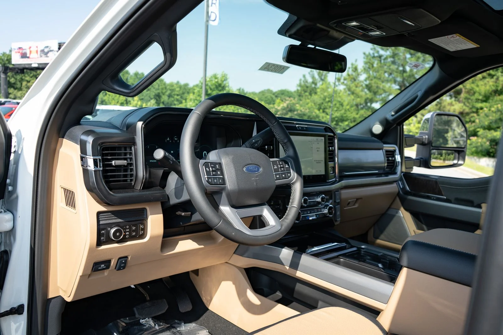 New 2026 Star White Metallic Tri-Coat Ford F-250® Lariat® image 25