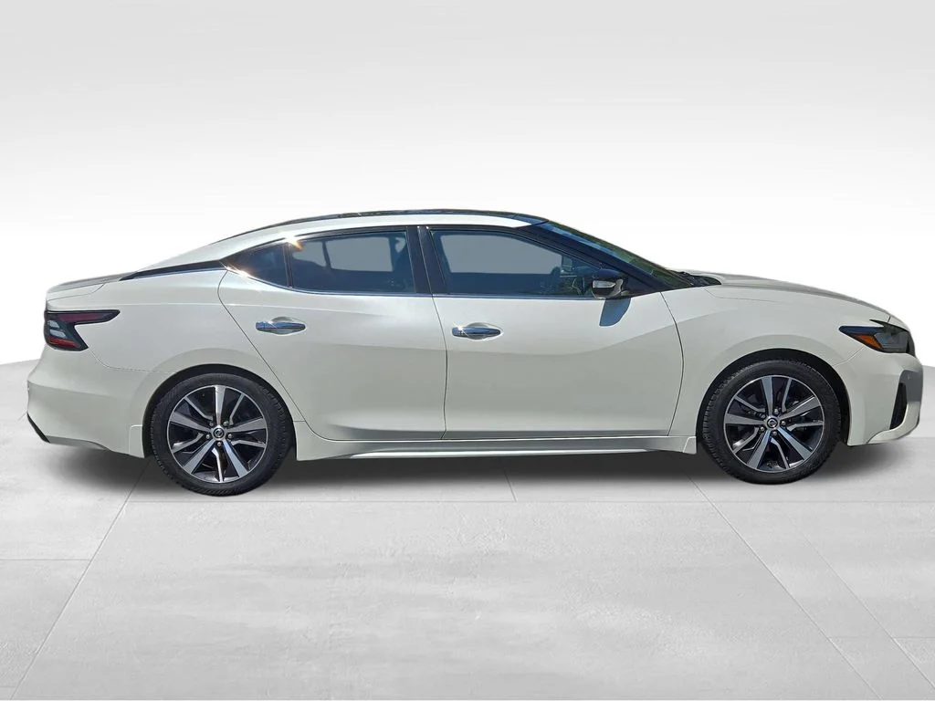 Used 2020 White Nissan 3.5 SL image 10