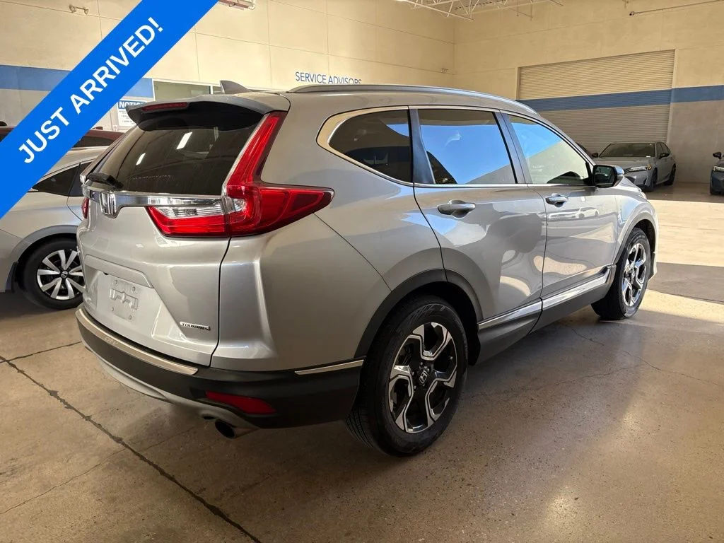 Used 2017 Lunar Silver Metallic Honda Touring image 3