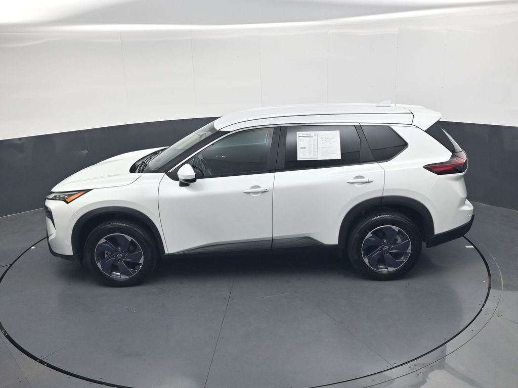 Used 2025 White Nissan SV image 28