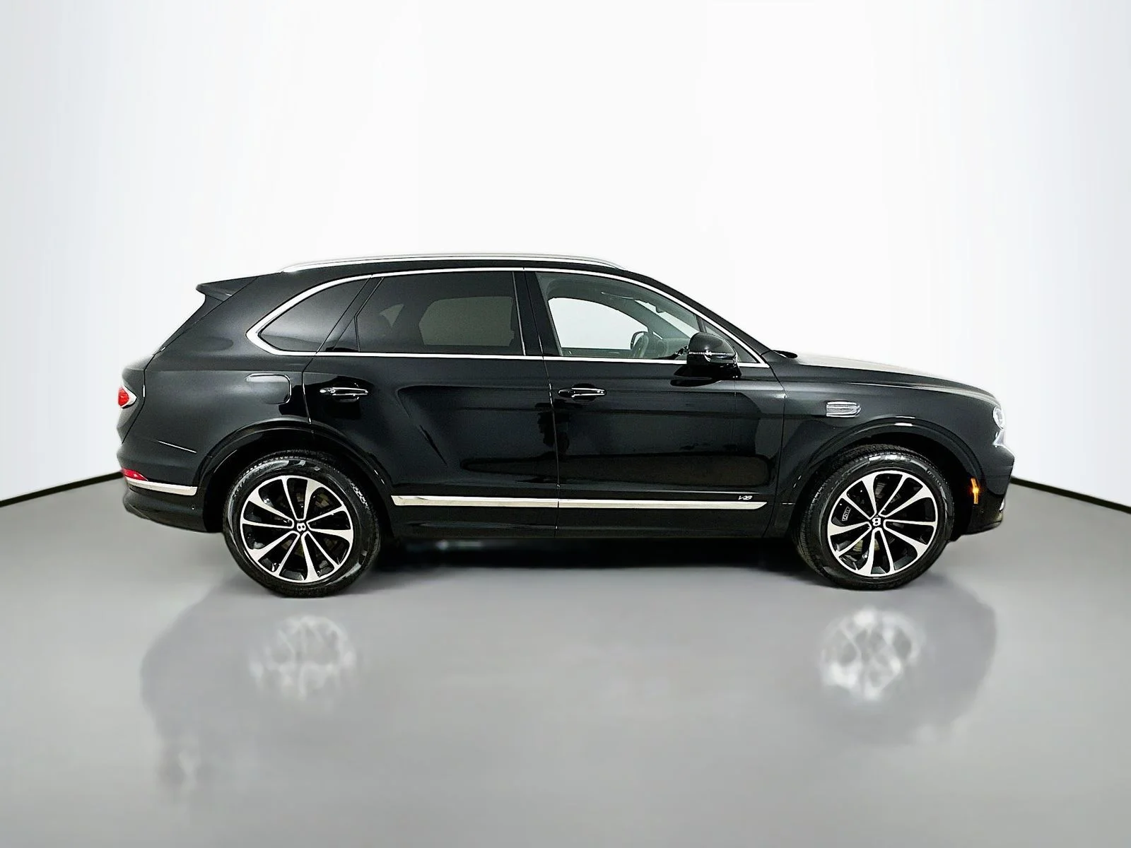 Used 2022 Black Bentley  image 4