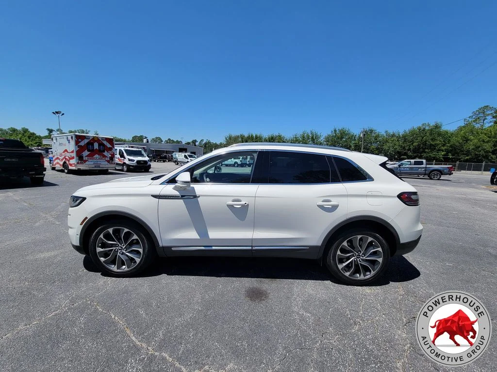 Used 2023 White Lincoln Reserve image 3
