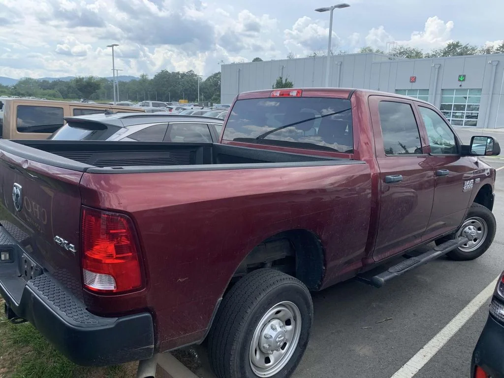 Used 2018 Delmonico Red Pearlcoat Ram Tradesman image 4