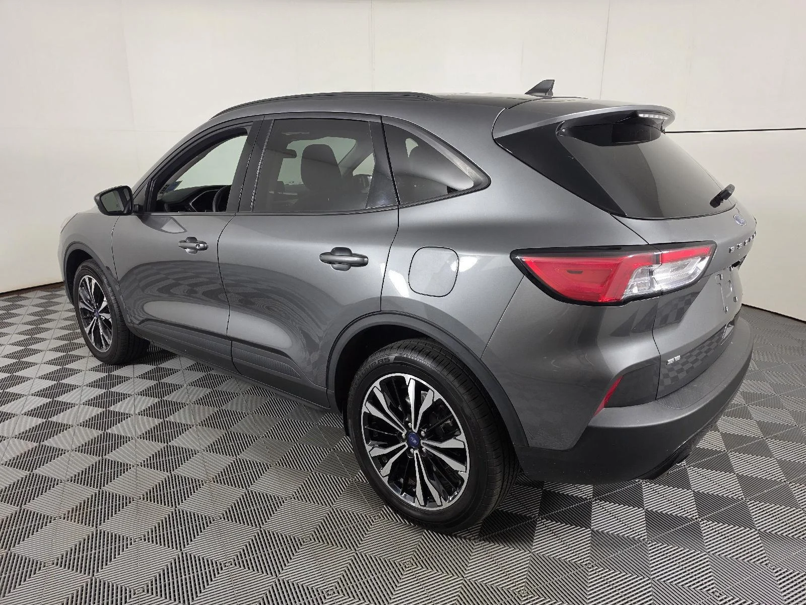 Used 2022 Carbonized Gray Ford SE image 9