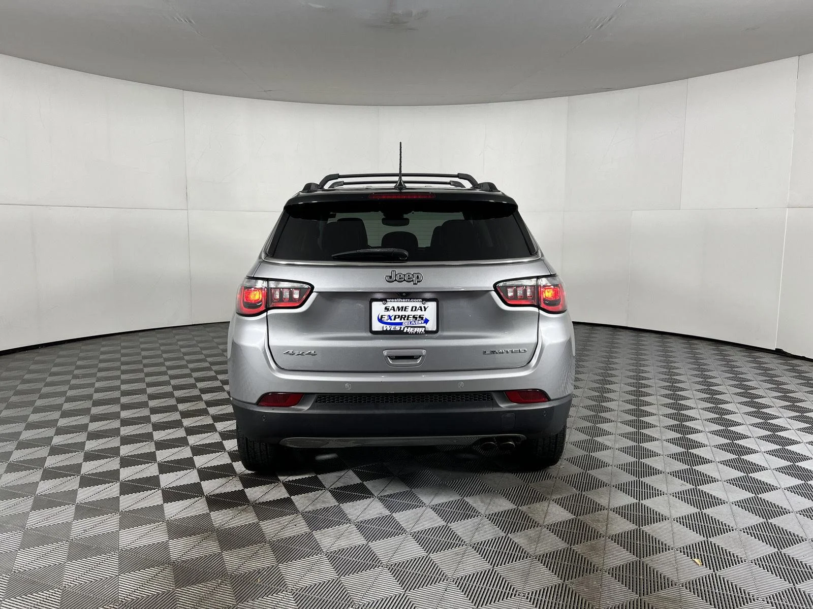 Used 2022 Gy Jeep Limited image 25