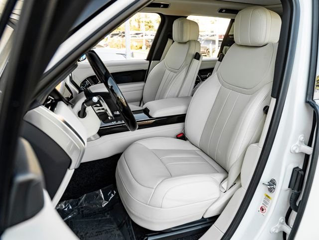 Used 2025 Fuji White Land Rover SE image 13