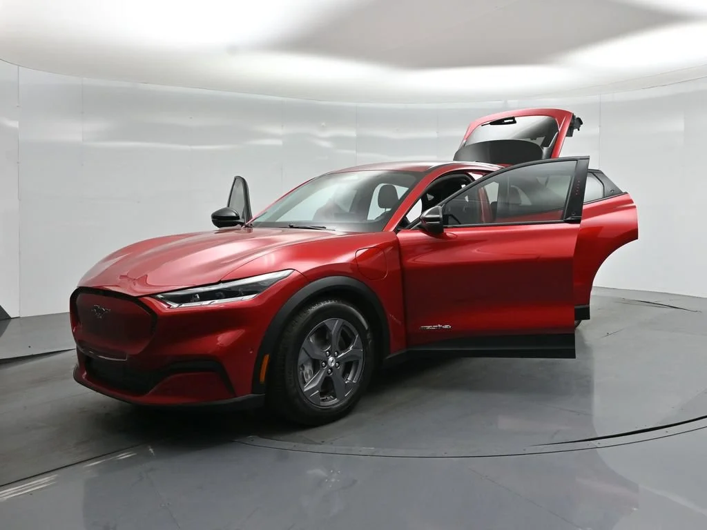 Used 2023 Red Ford Select image 31