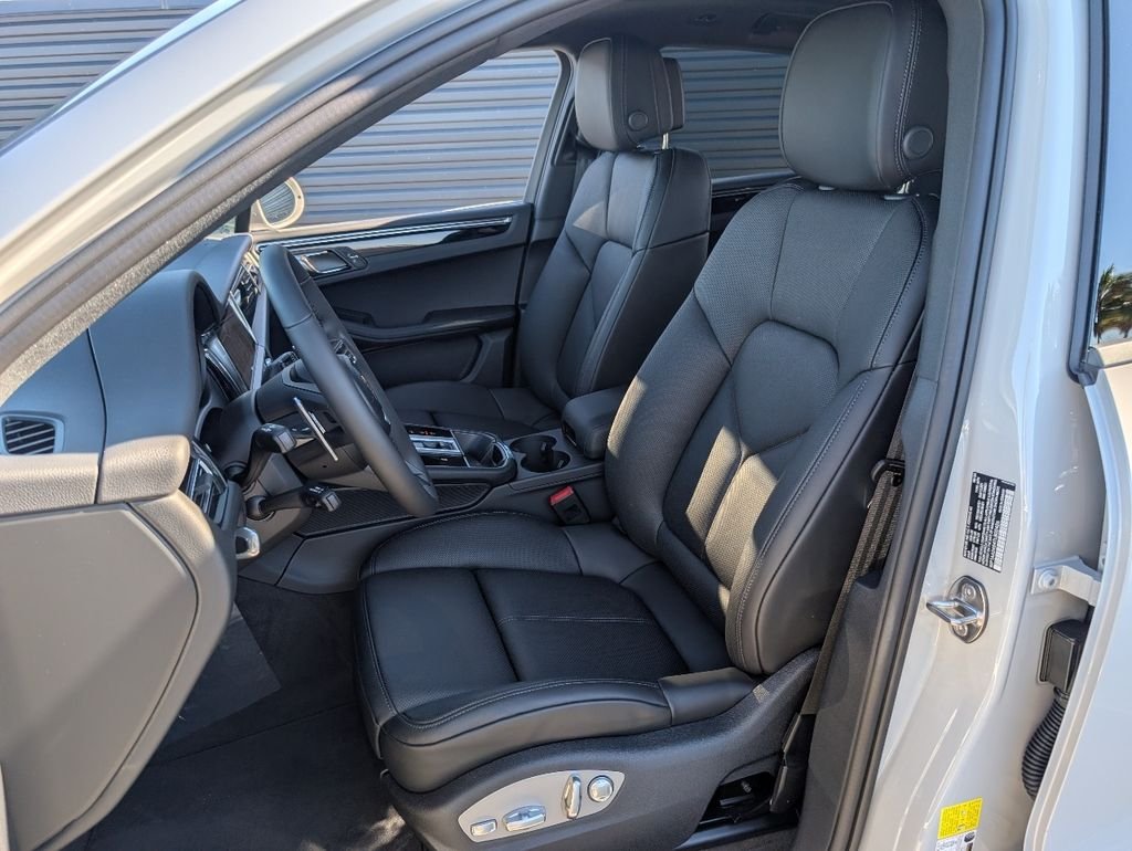 2026 Porsche Macan T - Photo 5
