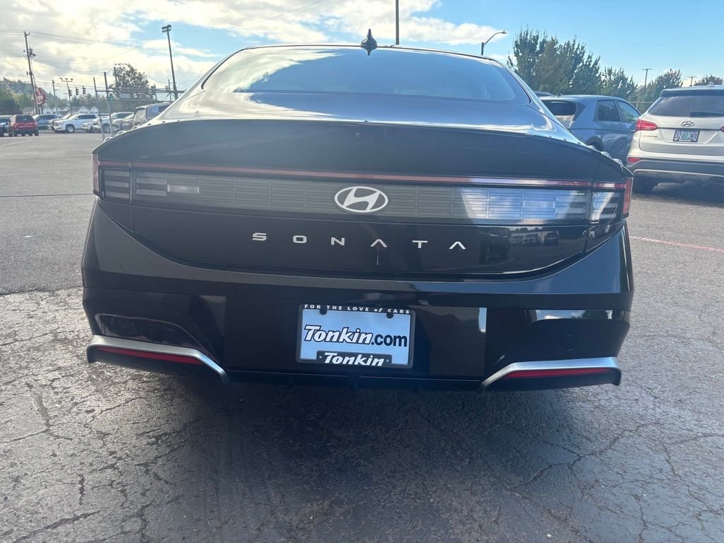 Used 2025 Black Hyundai SEL image 7