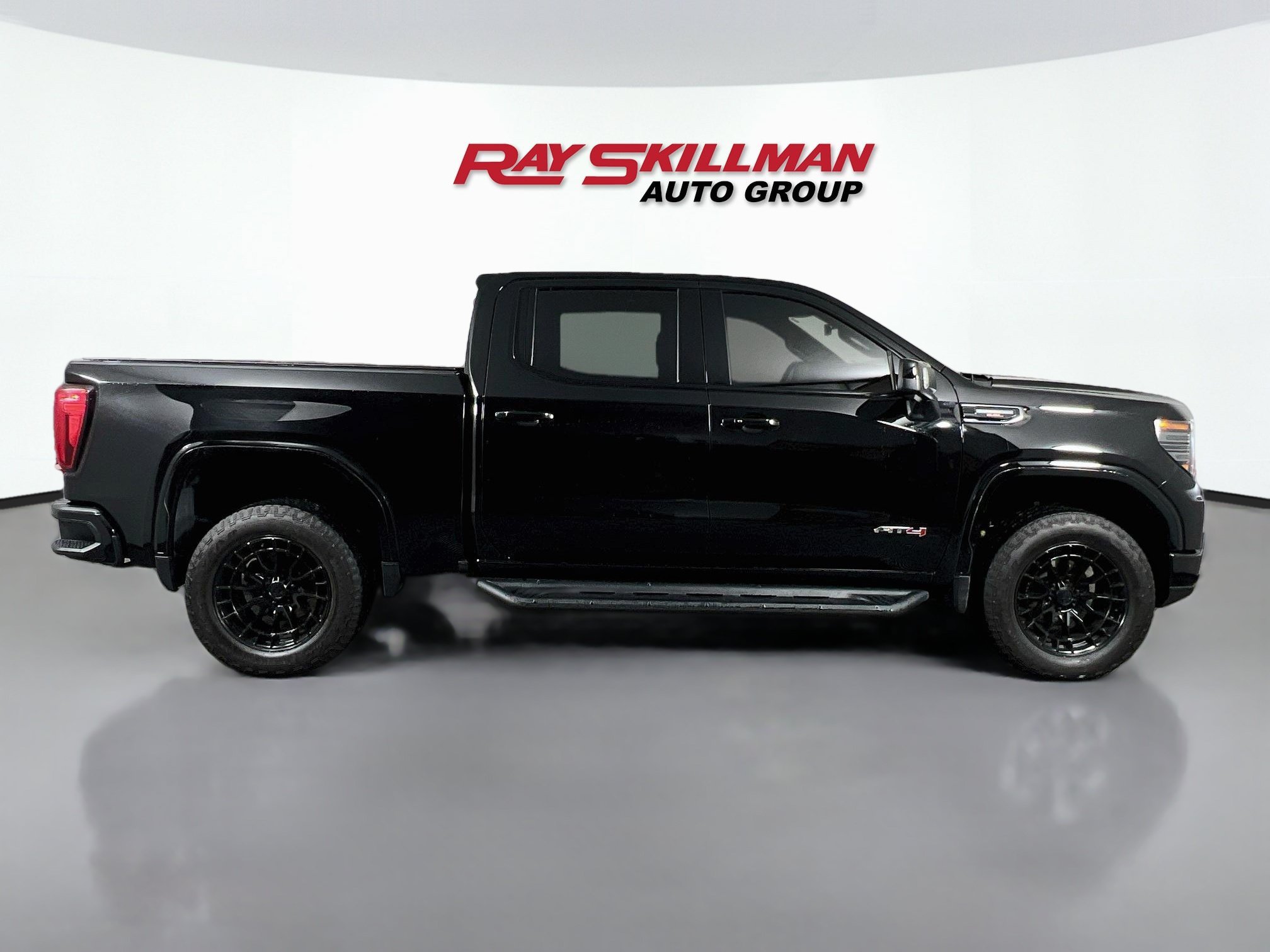 Used 2025 Onyx Black GMC AT4 image 8