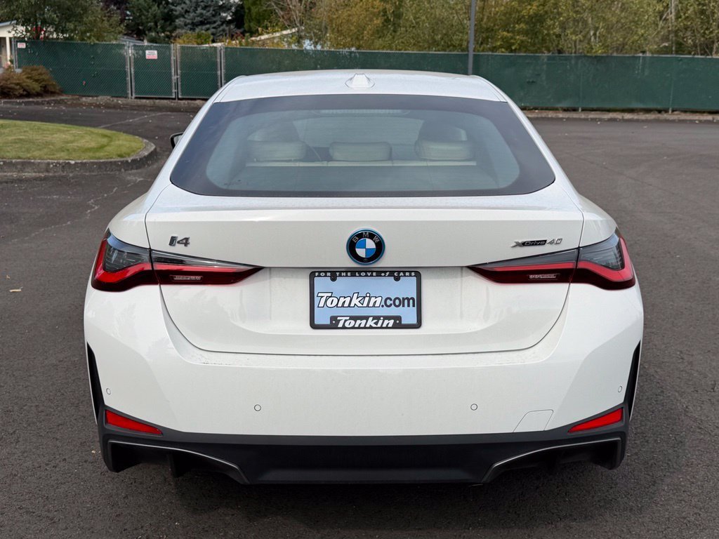 Used 2025 Alpine White BMW xDrive40 image 7