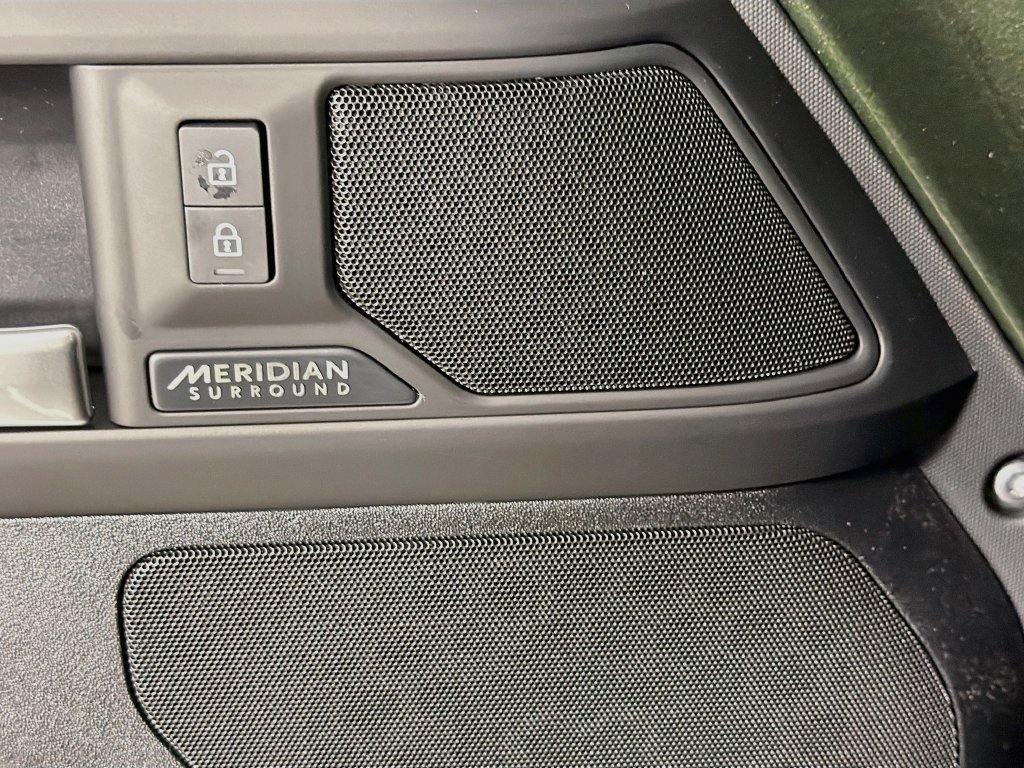 New 2026 Woolstone Green Land Rover X-Dynamic SE image 19
