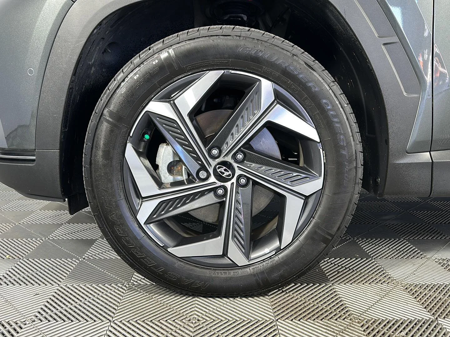 Used 2022 Amazon Gray Hyundai Limited image 8