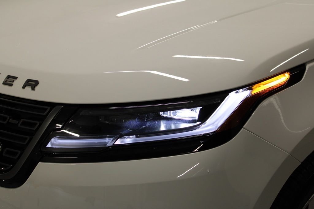 Used 2025 White Land Rover S image 9