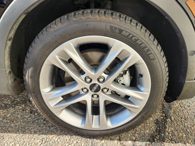 Used 2019 Black Lincoln Reserve image 19