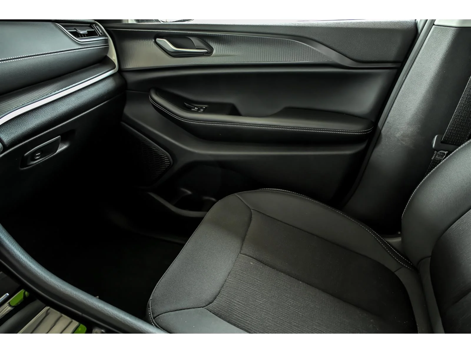 Used 2023 Black Jeep Laredo image 21
