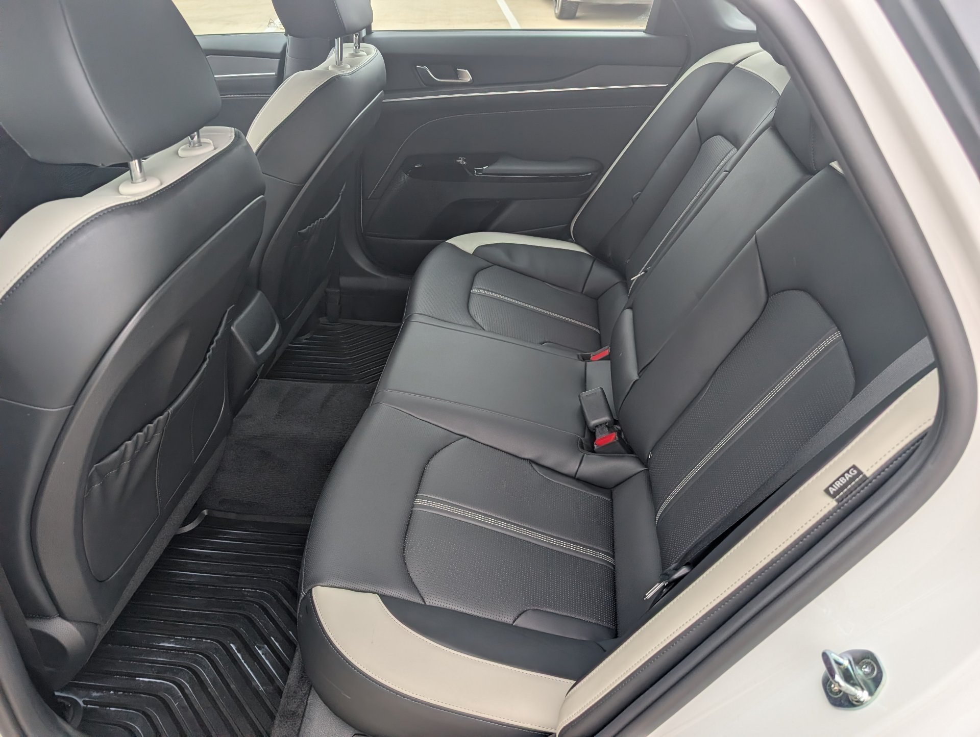 Used 2025 White Kia GT-Line image 27