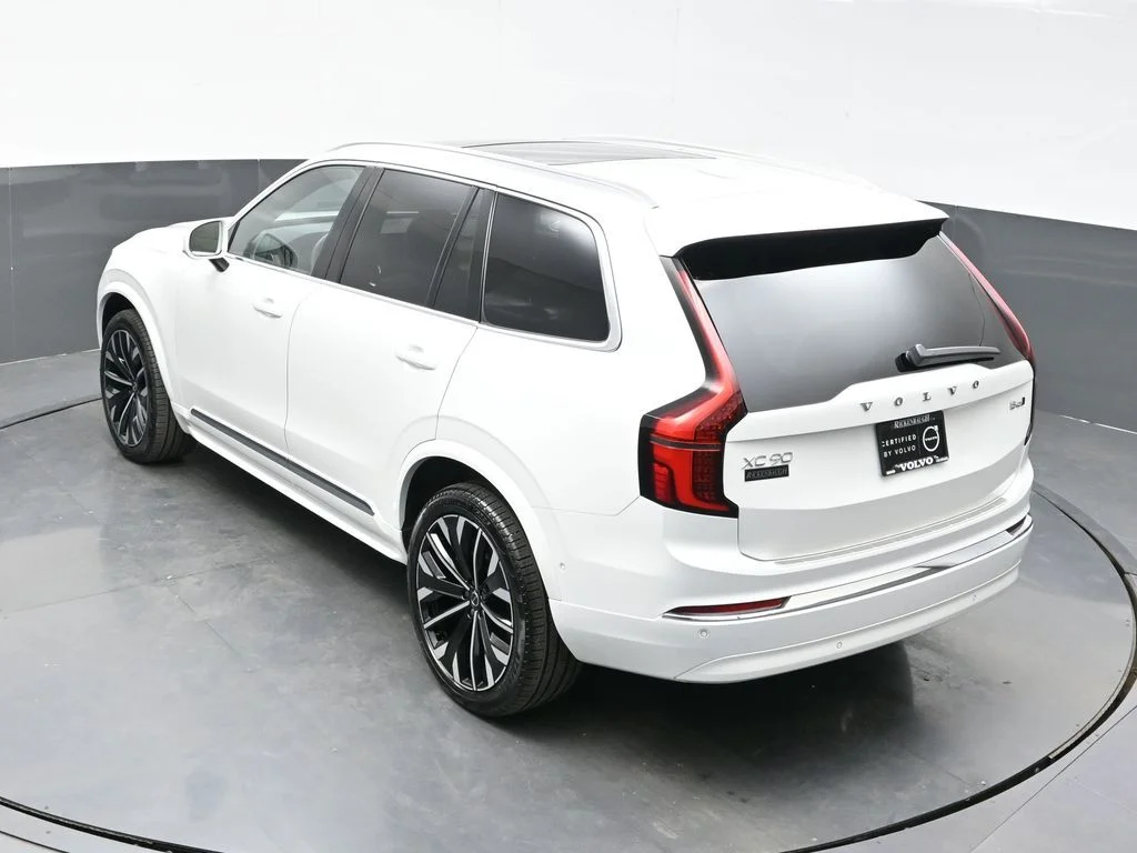 New 2026 Crystal White Volvo Plus image 33