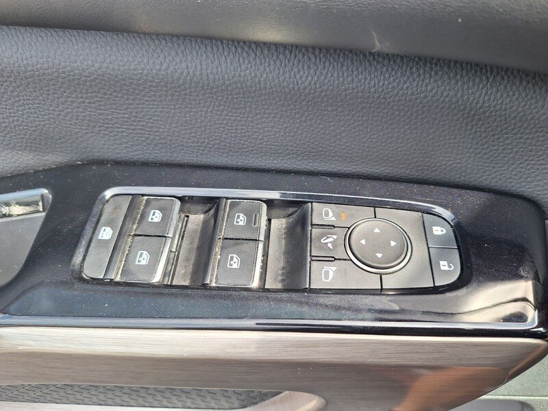 Used 2023 Red Nissan Platinum image 20