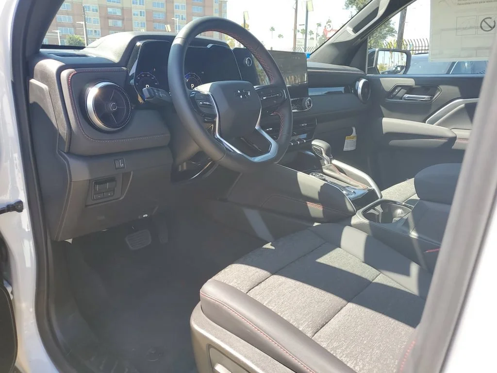 2026 Chevrolet Colorado Z71 - Photo 18