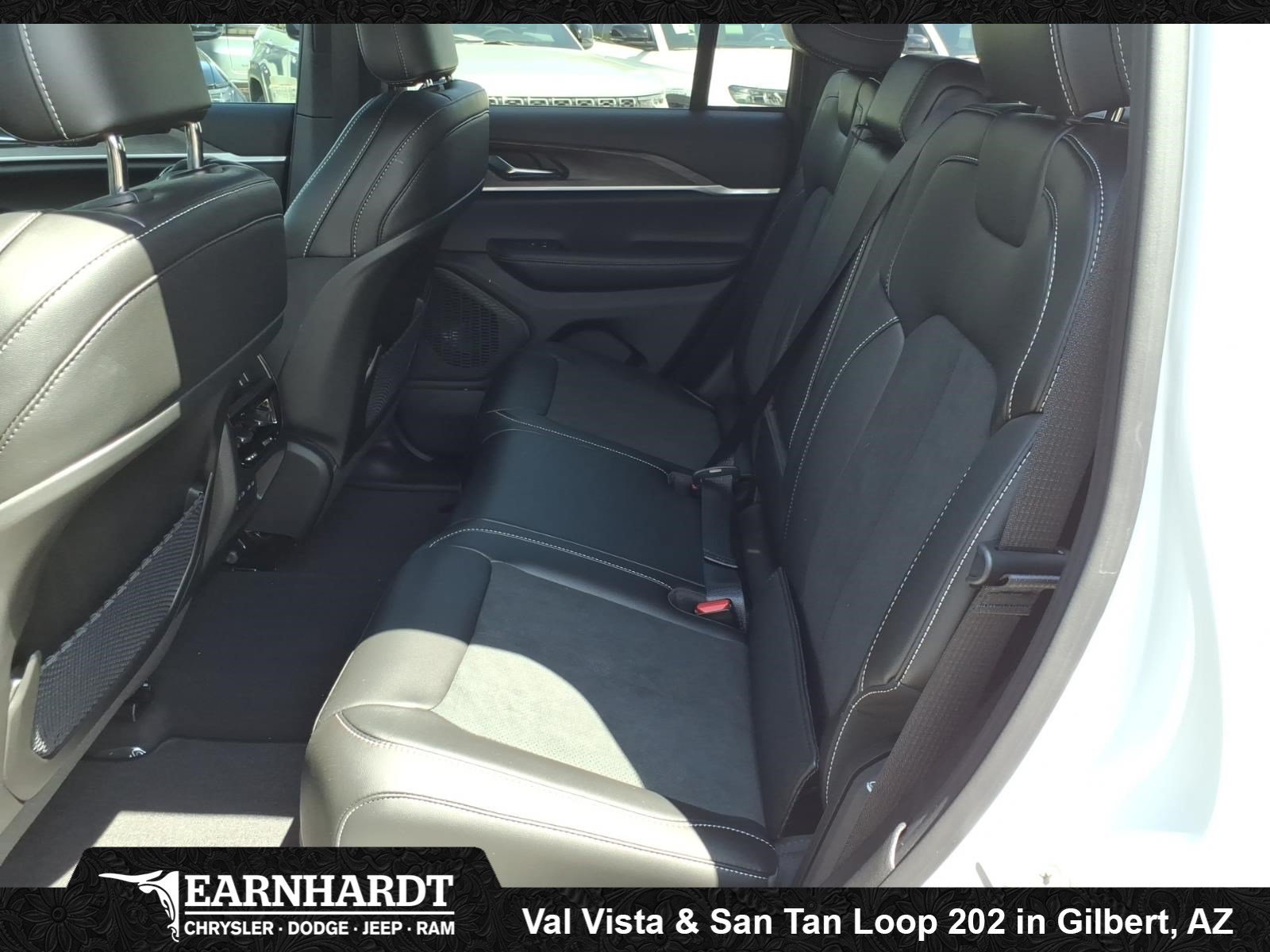 New 2026 Bright White Clear-Coat Exterior Paint Jeep Laredo Altitude image 7