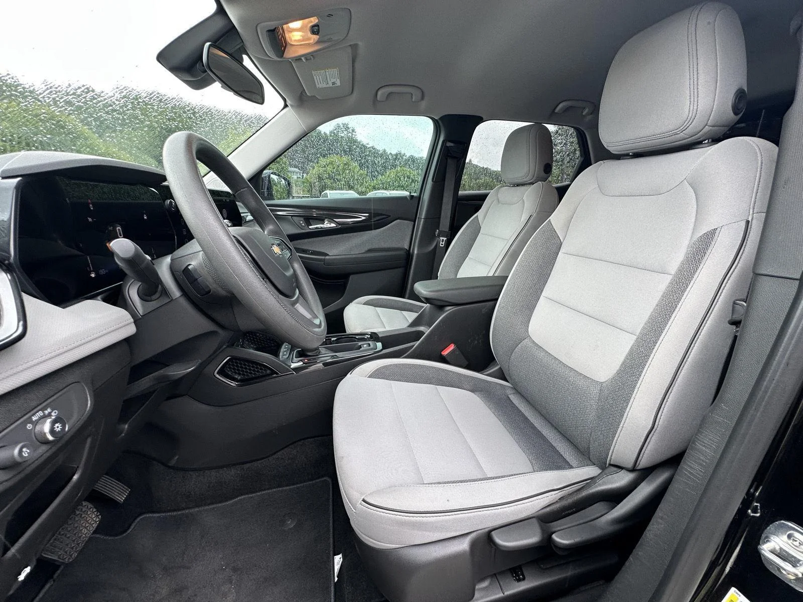 Used 2025 Mosaic Black Metallic Chevrolet LT image 9