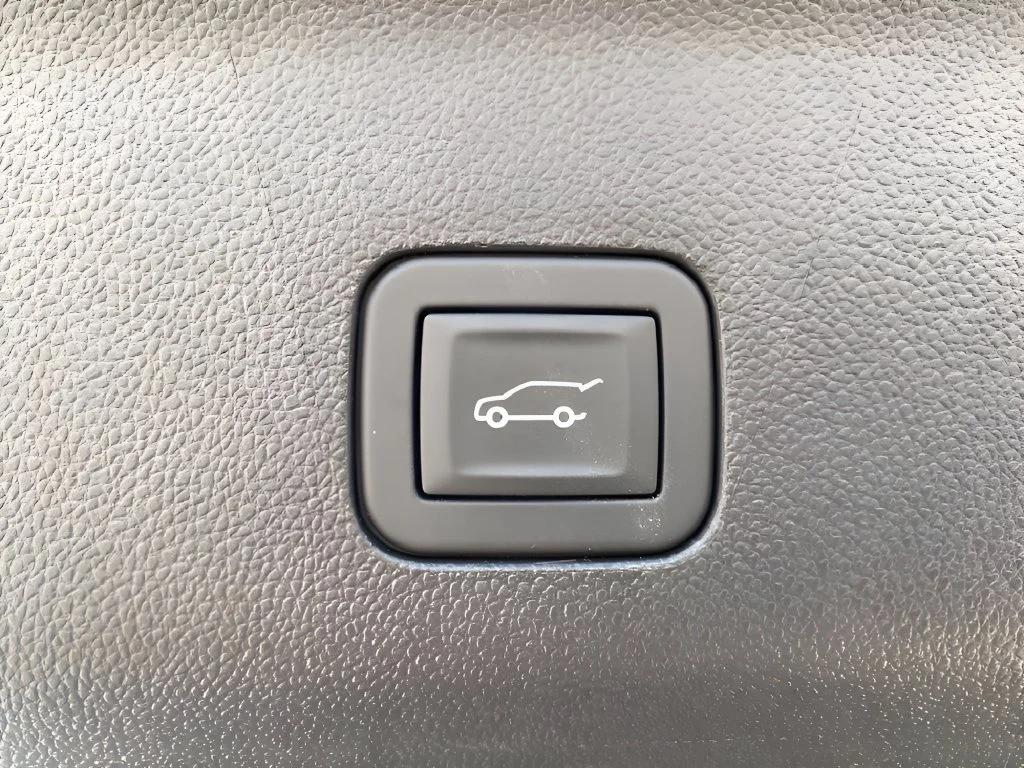 Used 2025 Crystal White Tricoat Cadillac Sport Platinum image 37