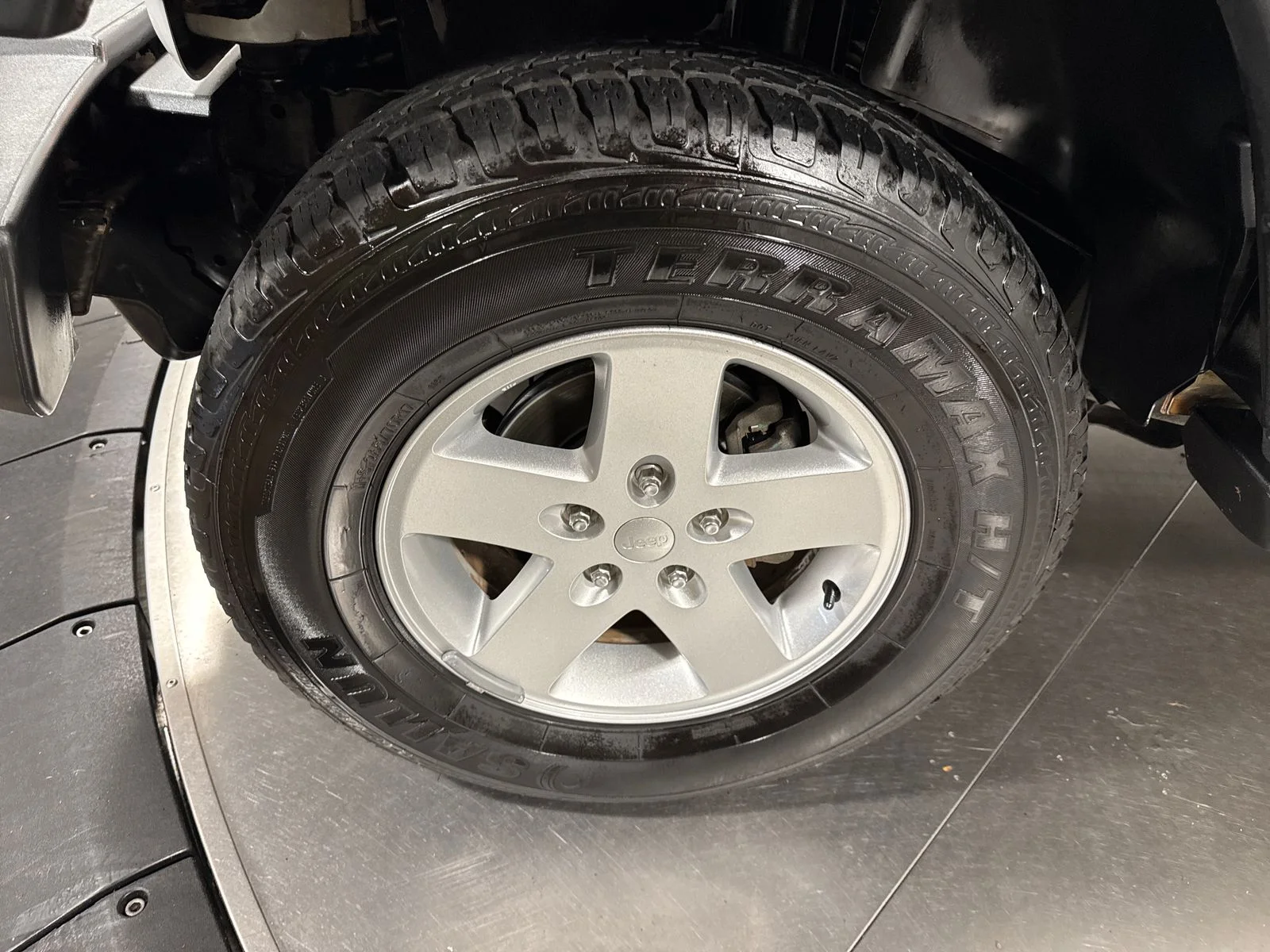 Used 2018 Bright White Clearcoat Jeep Unlimited Sport image 2