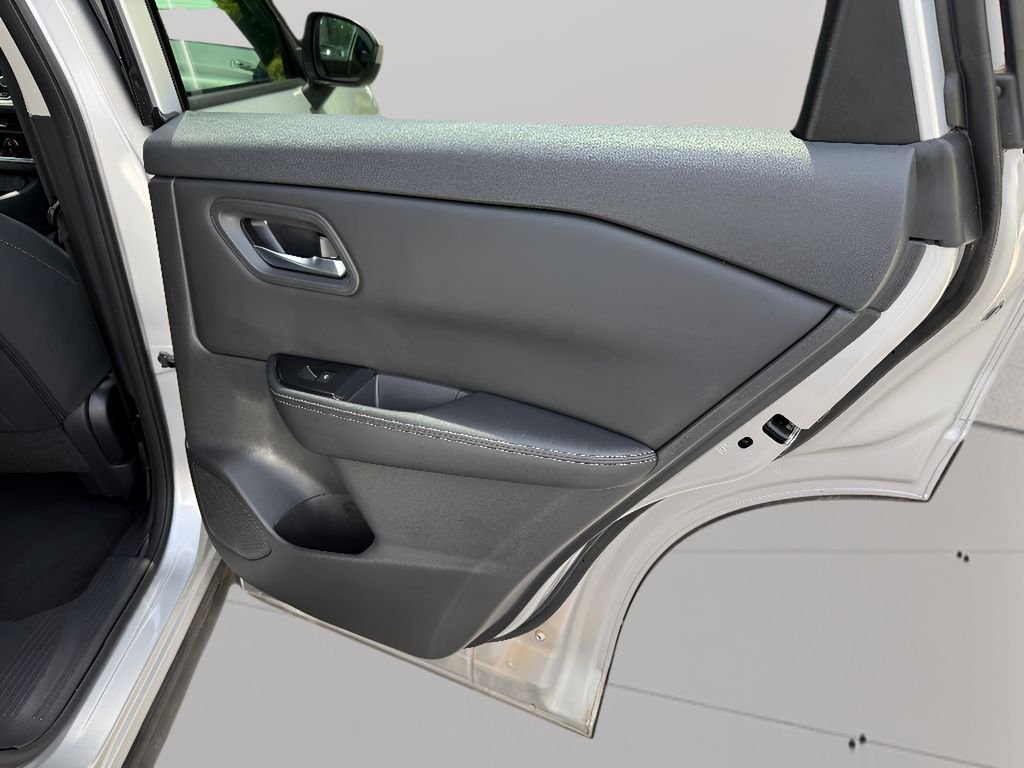 2024 Nissan Rogue SV - Photo 15