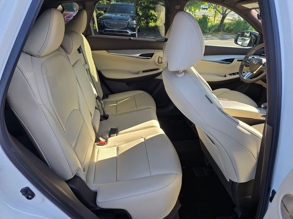 Used 2020 Majestic White INFINITI Autograph image 12