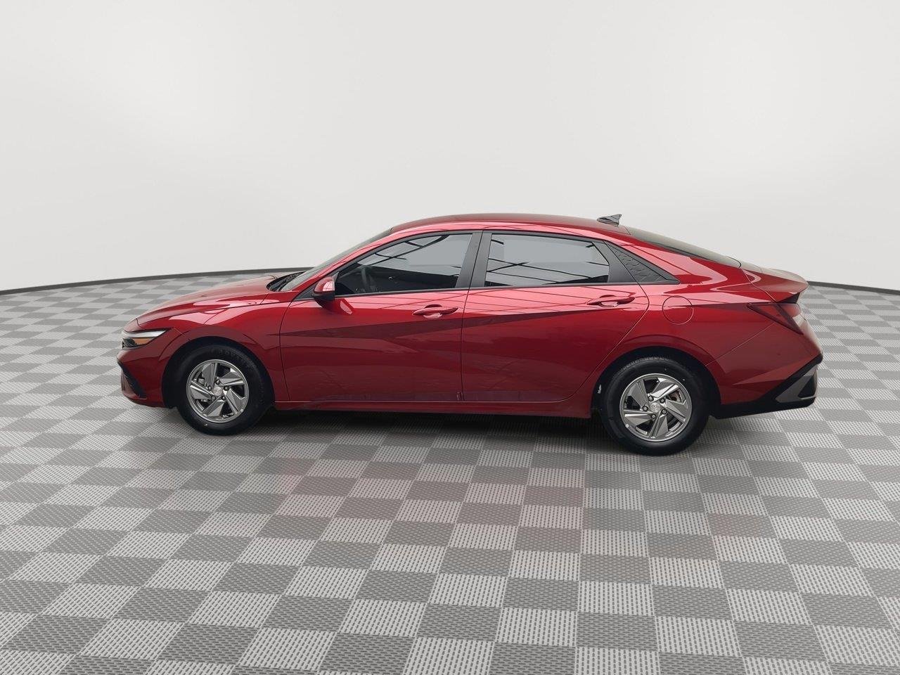 Used 2025 Ultimate Red Hyundai SE image 27
