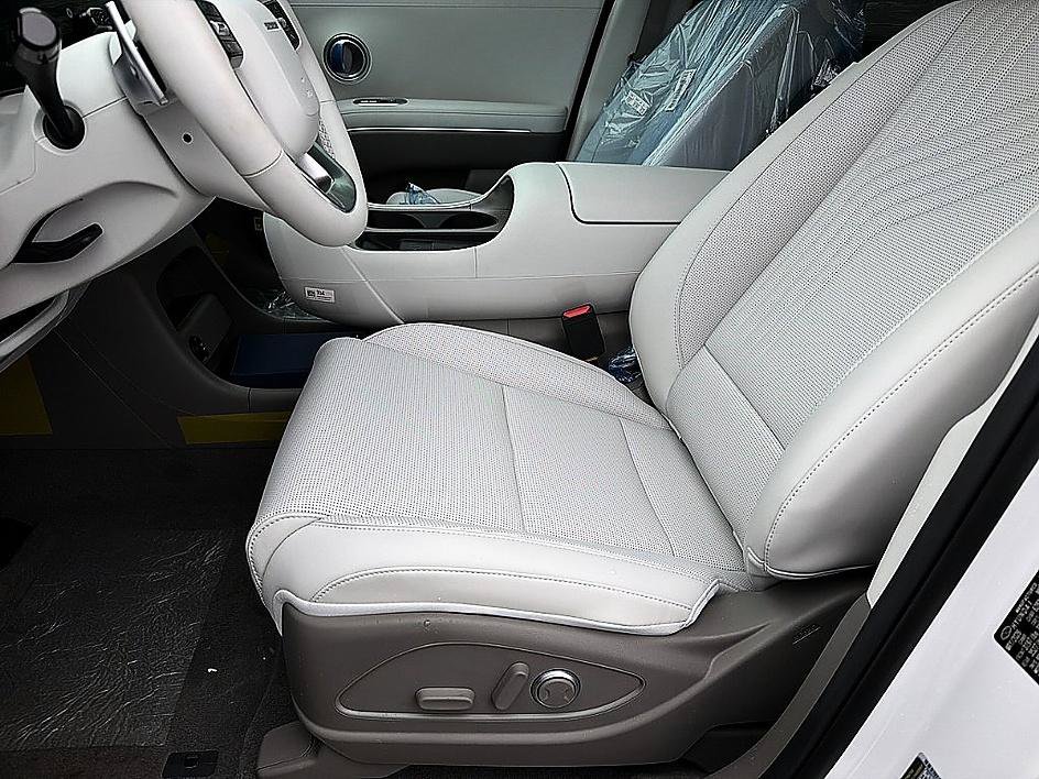 New 2026 Creamy White Pearl Hyundai Blue SEL 7P image 8