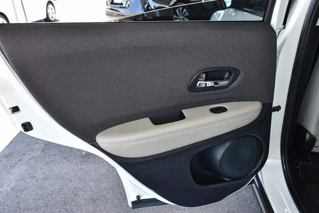 Used 2020 White Honda LX image 17