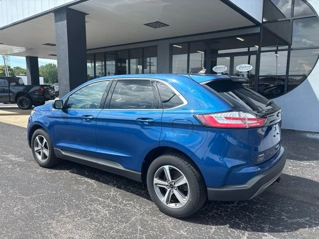 Used 2024 Blue Ford SEL image 5